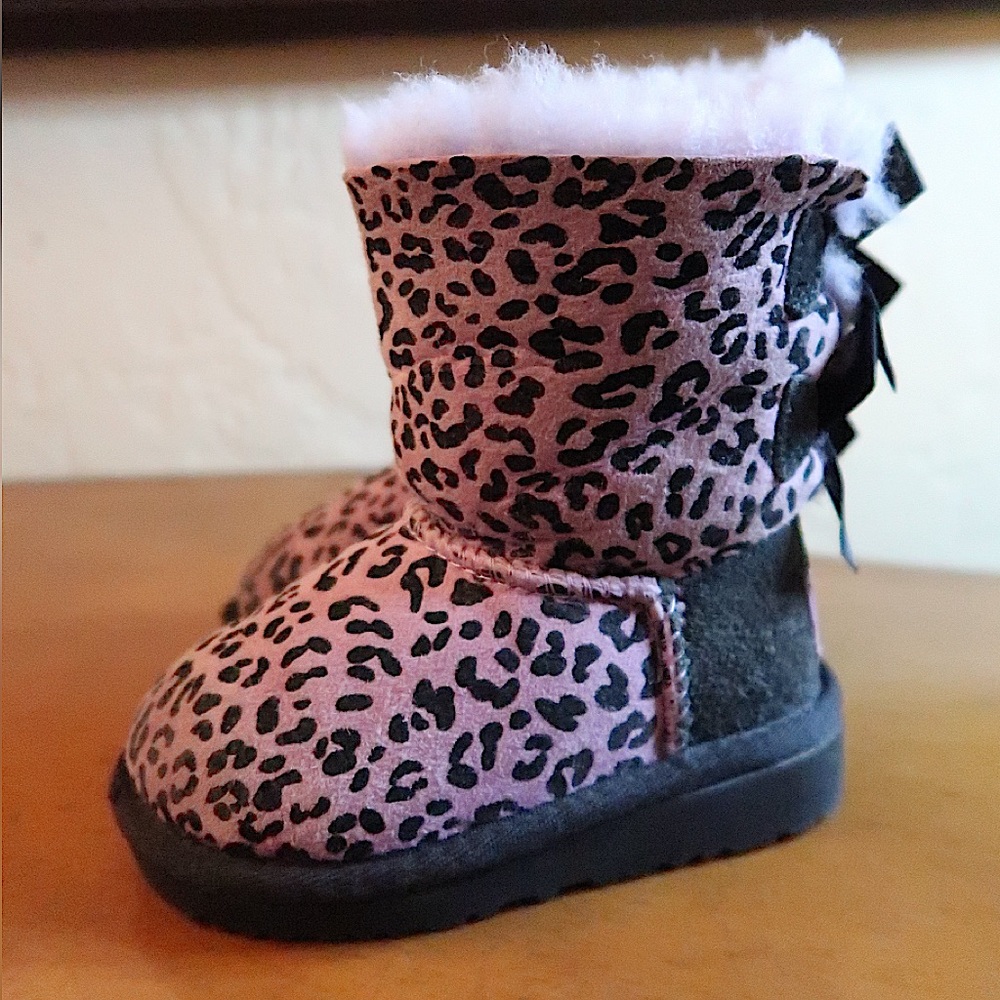 UGG Australia 1005879K Sheepskin CHEETAH Bailey Bow Rosette Boot Sz 6